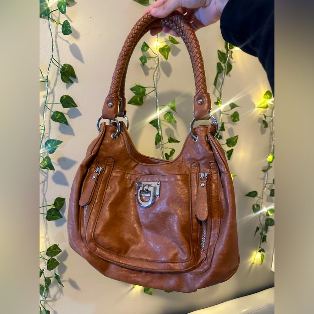 Light brown shoulder purse